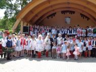 Népviseleti találkozót rendeztek Bényben