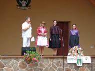 Népviseleti találkozót rendeztek Bényben