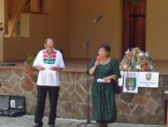 Népviseleti találkozót rendeztek Bényben