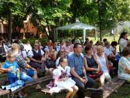 Népviseleti találkozót rendeztek Bényben