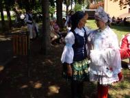 Népviseleti találkozót rendeztek Bényben