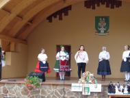 Népviseleti találkozót rendeztek Bényben