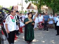 Népviseleti találkozót rendeztek Bényben