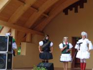 Népviseleti találkozót rendeztek Bényben