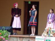 Népviseleti találkozót rendeztek Bényben