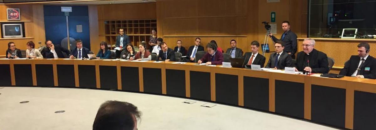 A szlovákiai oroszvári bencés tulajdon és az erdélyi Székely Mikó Kollégium ügye az Európai Parlamentben