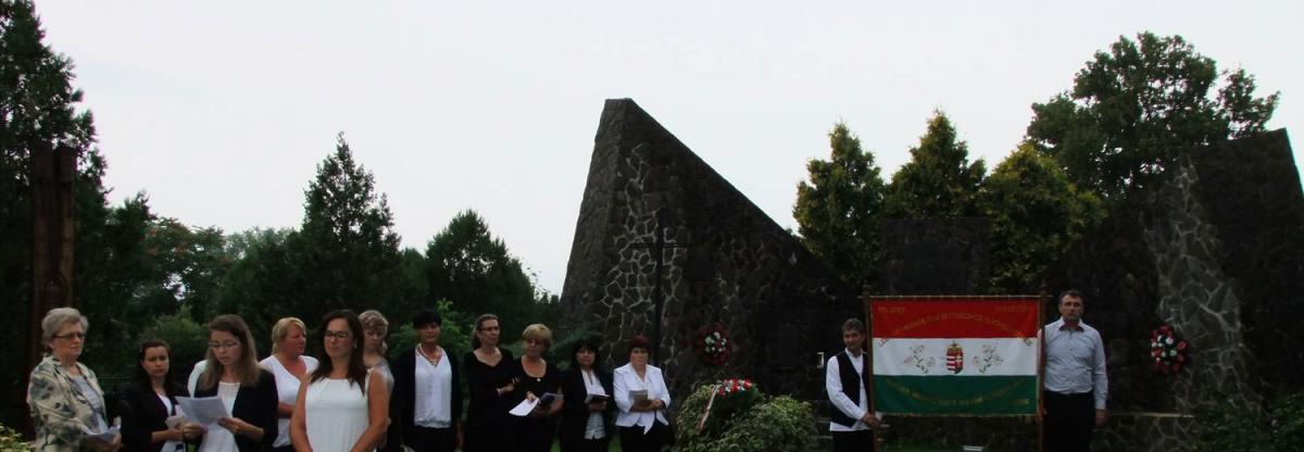 Szent István-napi megemlékezés a nagycétényi emlékoszlopnál