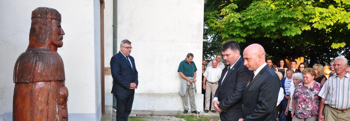 Menyhárt József: Kapaszkodjunk egymásba és higgyünk!