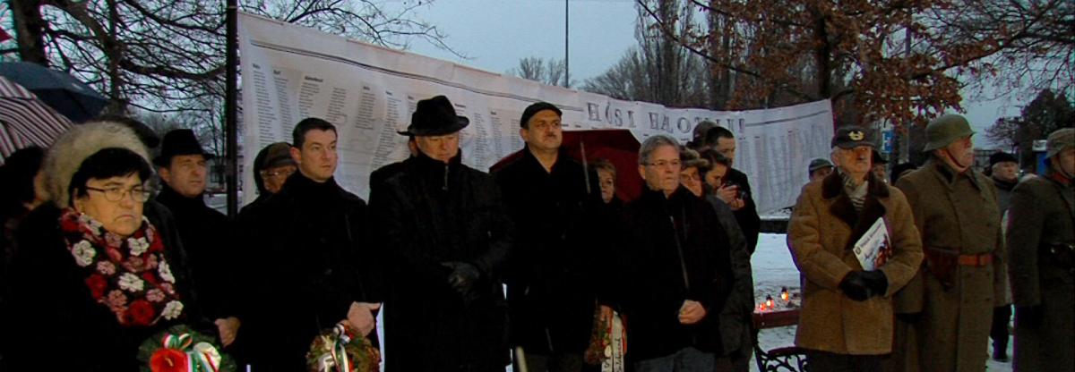 A hősi halottakra emlékeztek Párkányban