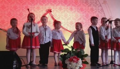 Bogya piros-fehér-zöldben